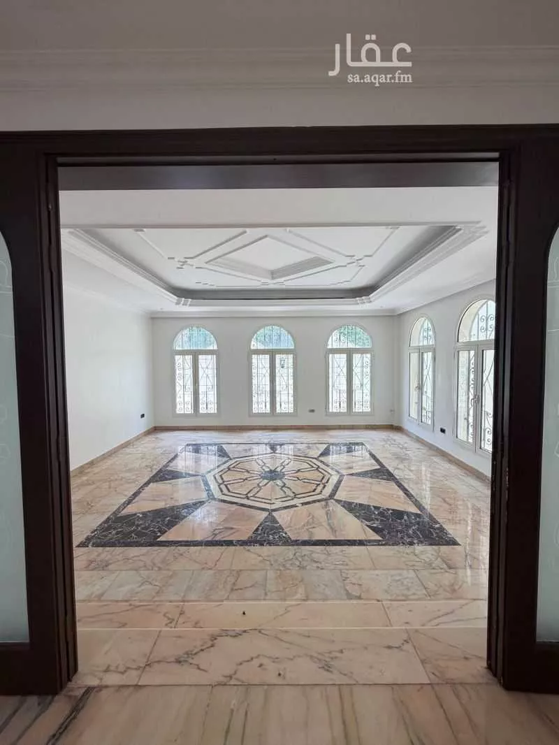 5 bedroom villa in Al Shati 2