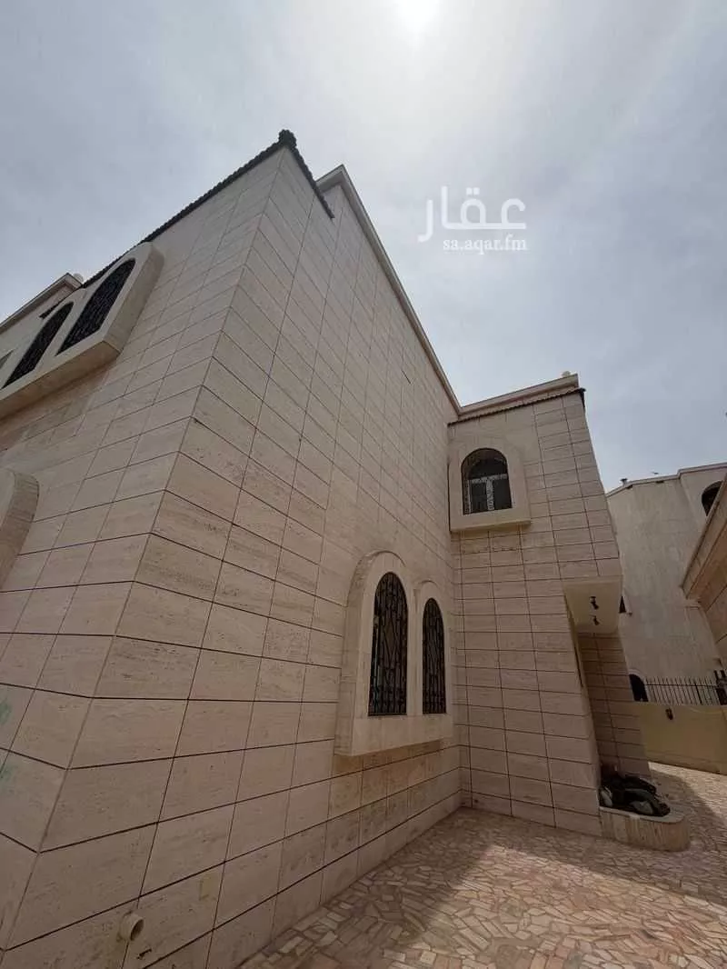 5 bedroom villa in Al Shati 6