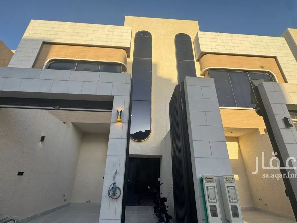 5 bedroom villa in Al Aridh 3