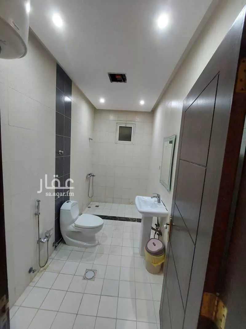 1050 sqm building in Al Malqa 18