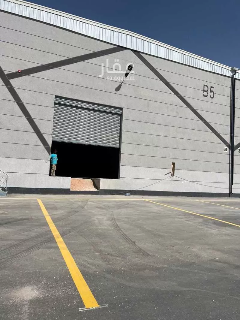 1220 sqm warehouse in Al Sulay 2