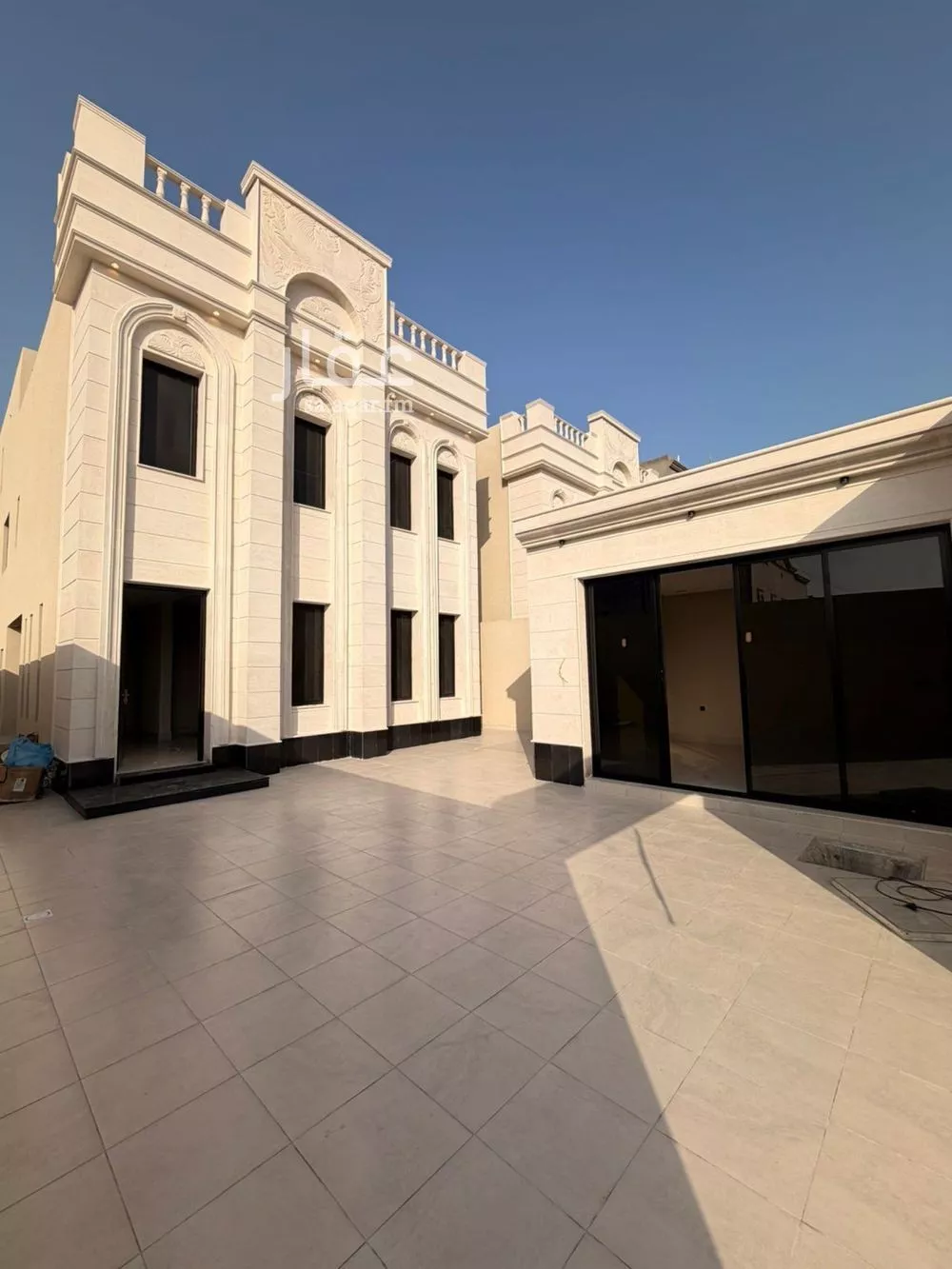 9 bedroom villa in Al Amwaj 2