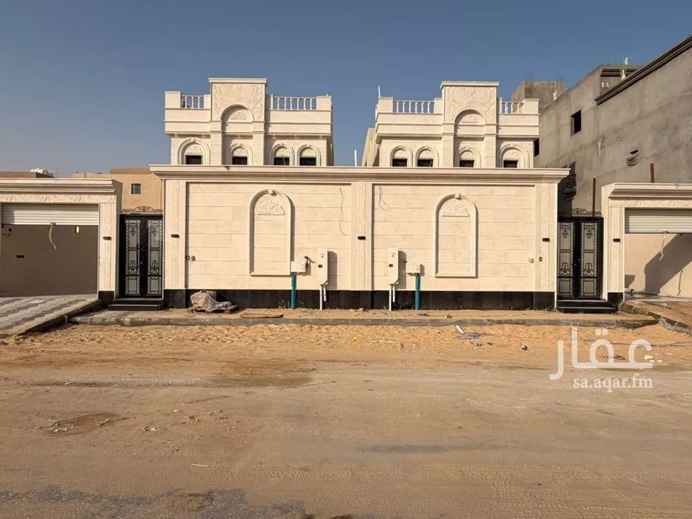 9 bedroom villa in Al Amwaj 4