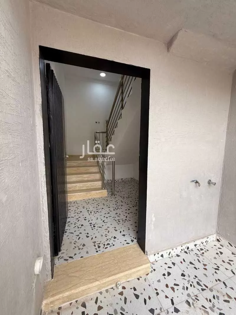 فيلا 5 غرف في طيبة 3