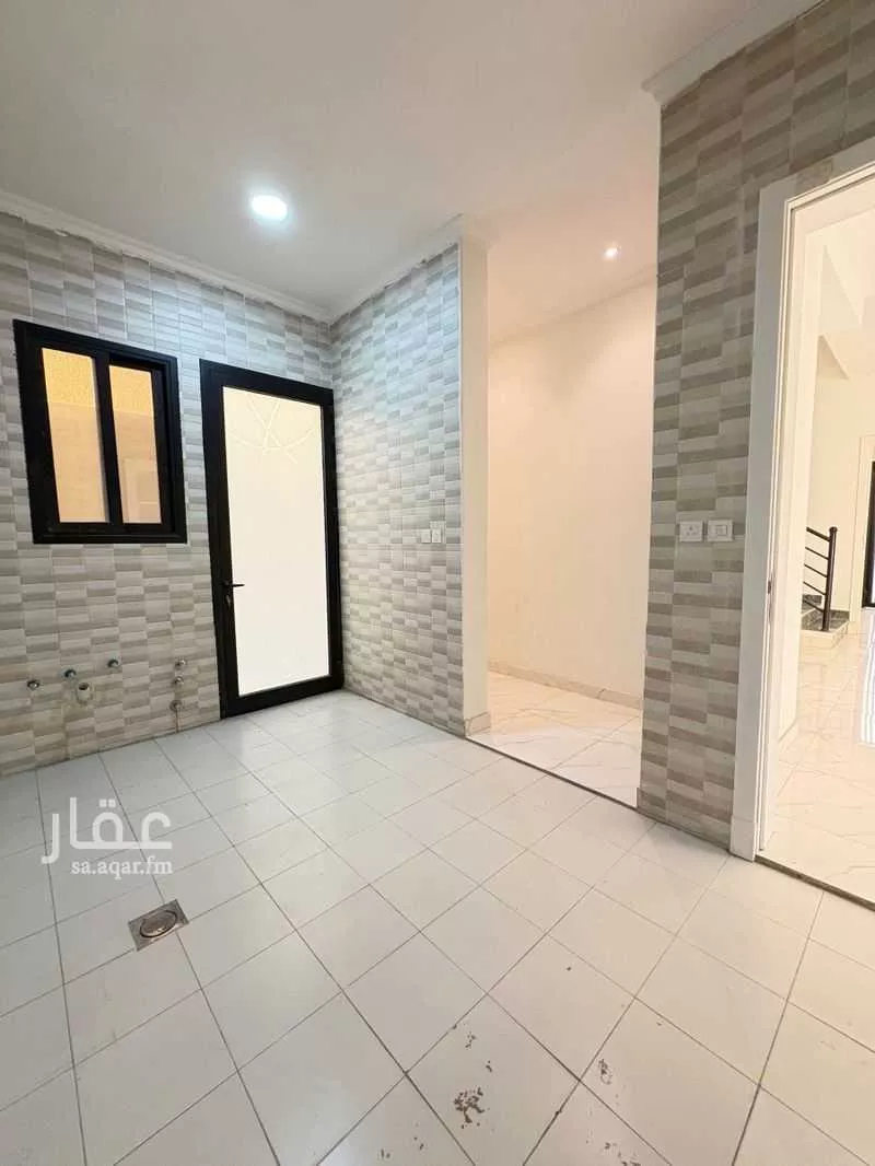 5 bedroom villa in At Tahliyah 15