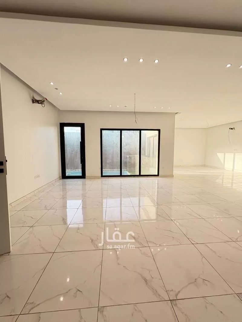 5 bedroom villa in At Tahliyah 16