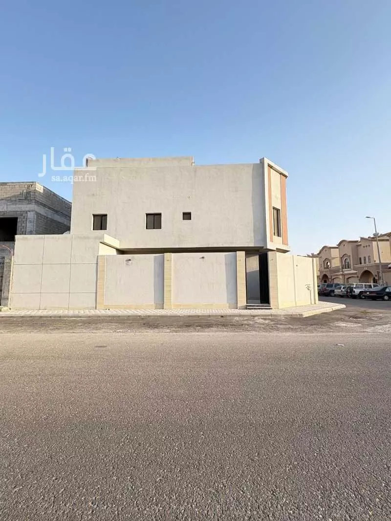 5 bedroom villa in At Tahliyah 8