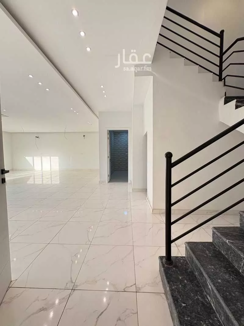 5 bedroom villa in At Tahliyah 9