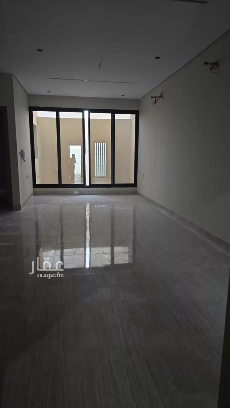 4 bedroom villa in Al Buhairah 3