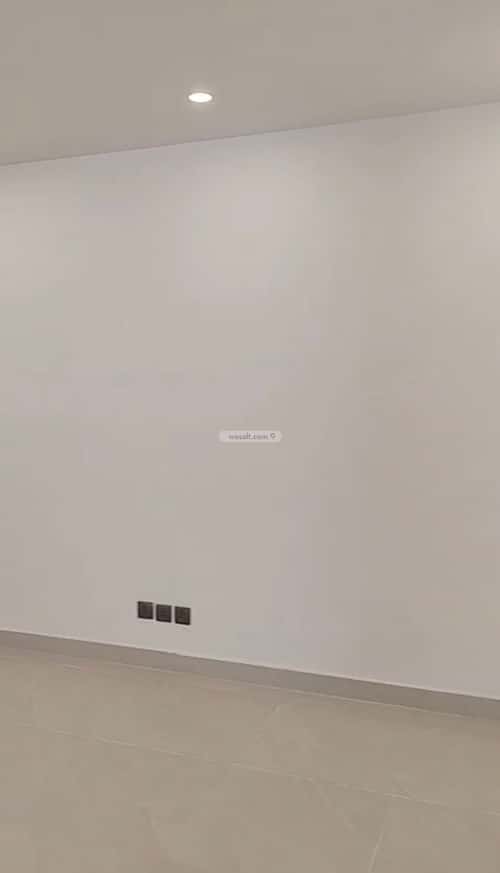 مكتب 900 م² في الروضة 7