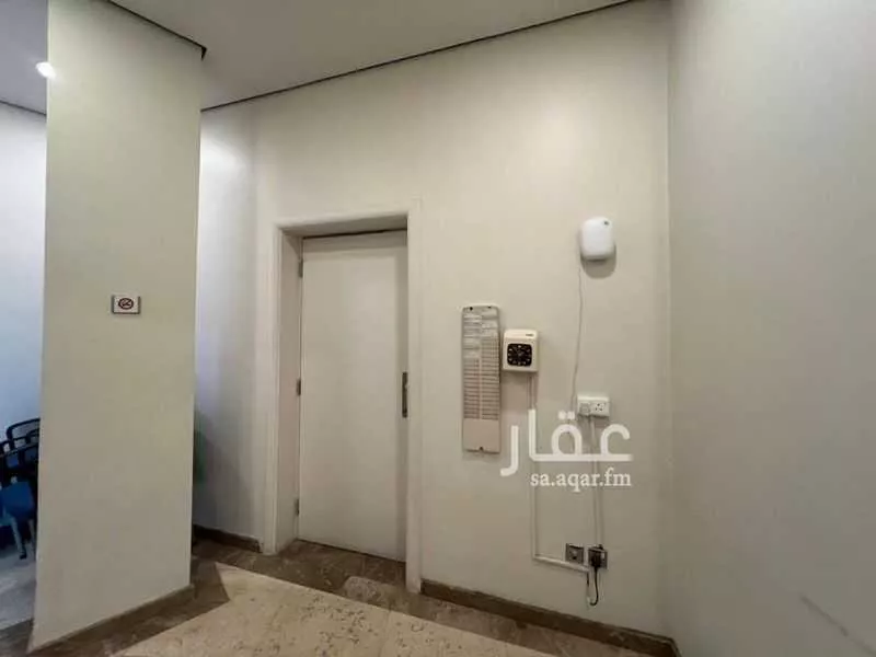 محل 2466 م² في الملز 4