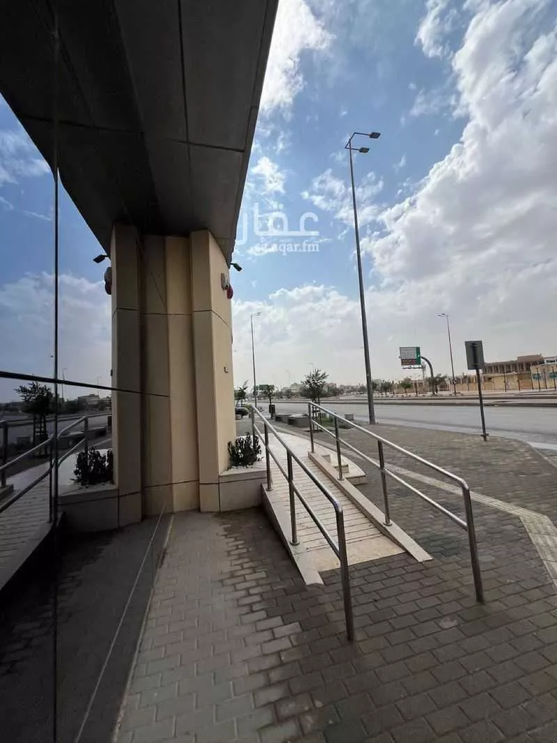 محل 2466 م² في الملز 7