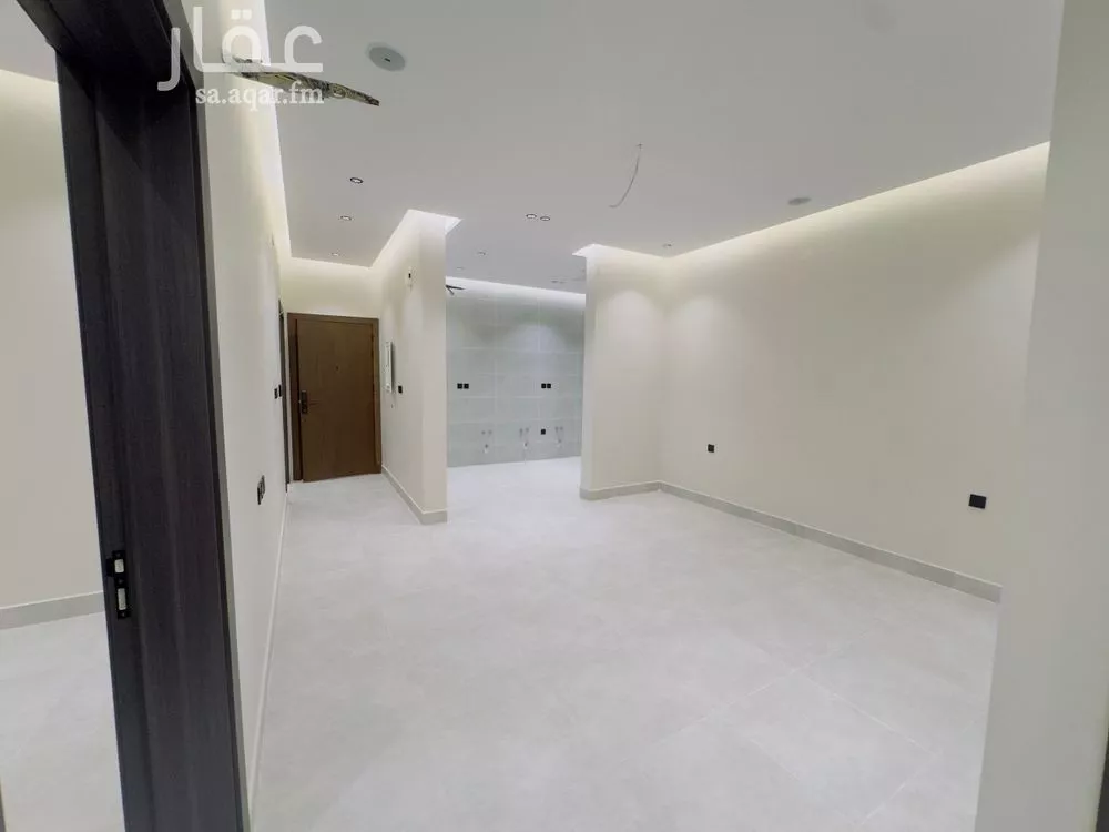 4 bedroom apartment in Al Rawdah 8