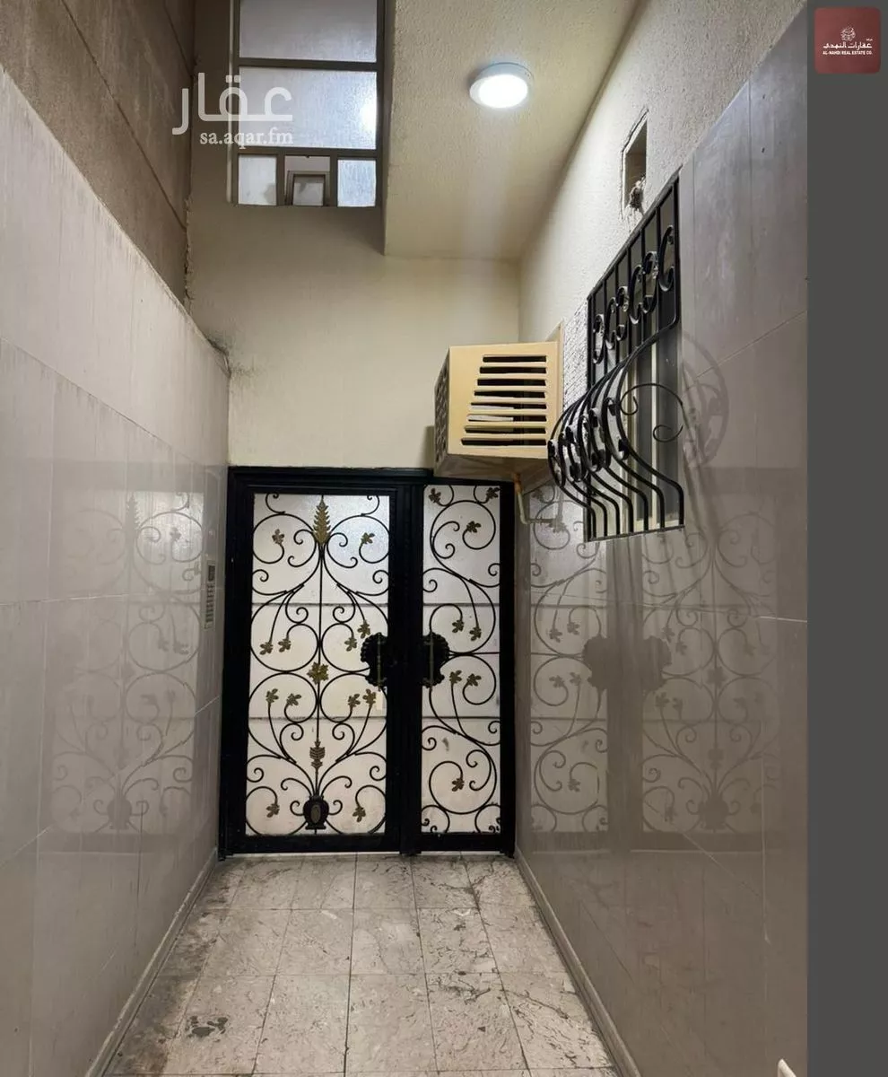 عمارة 348 م² في مدينة العمال 2