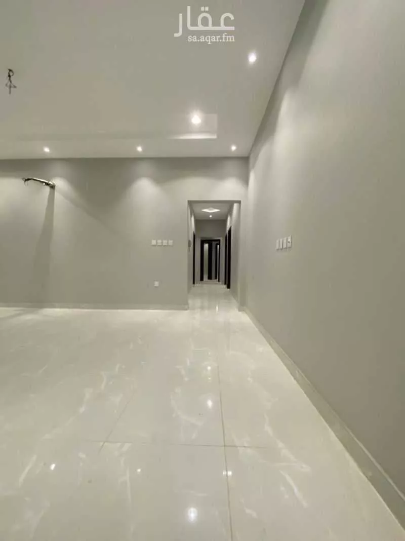 221 sqm building in Muraykh 3