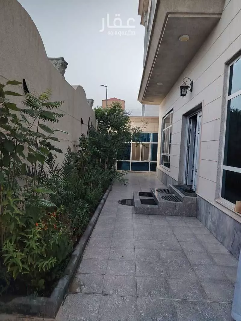 13 bedroom villa in Dahiat King Fahd 8