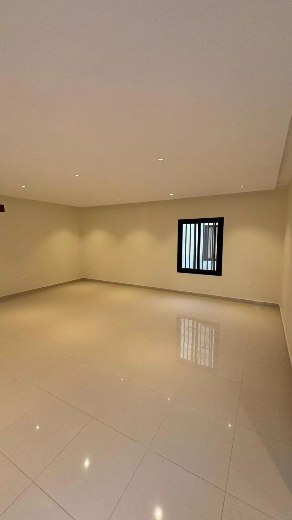 5 bedroom apartment in Al Difa 11