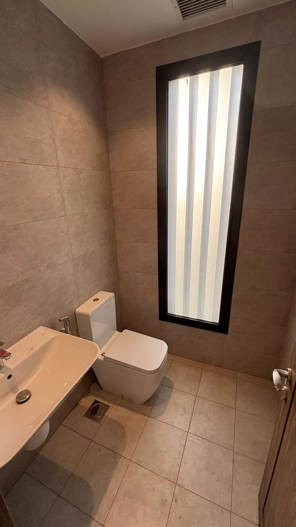 5 bedroom apartment in Al Difa 16