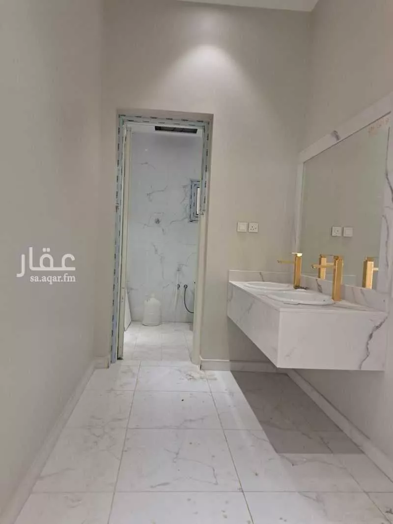 فيلا 6 غرف في الشراع 8