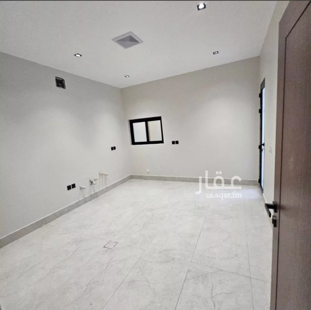 9 bedroom villa in At Tahliyah, Eastern Province 11