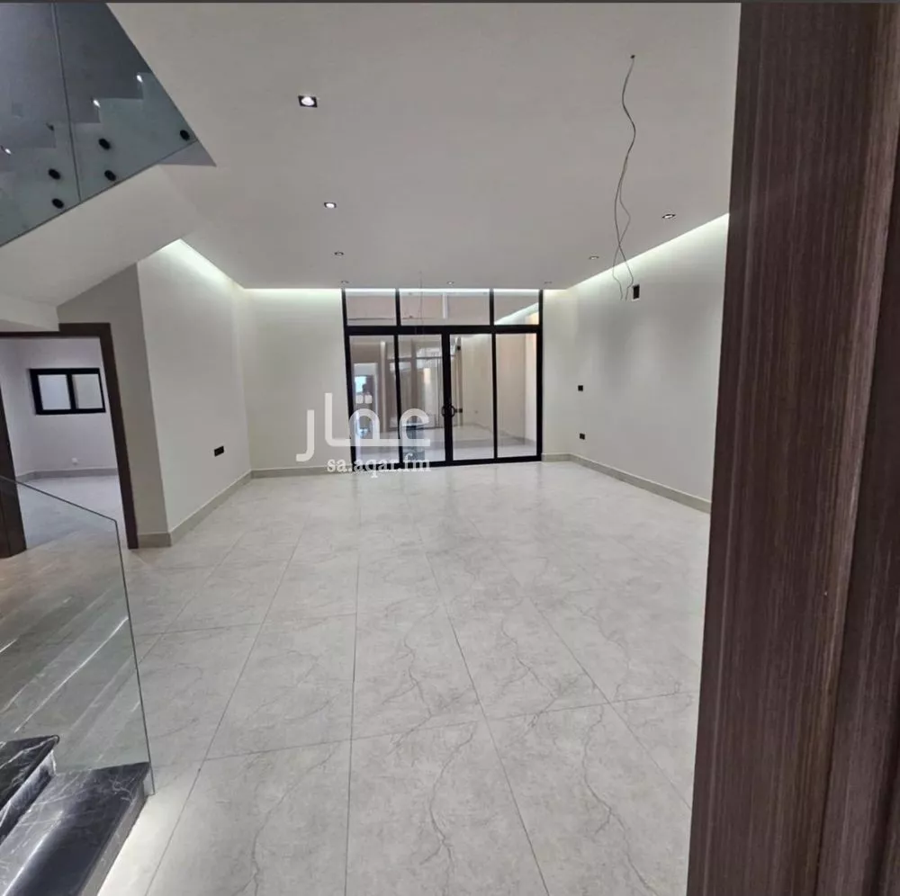 9 bedroom villa in At Tahliyah, Eastern Province 12