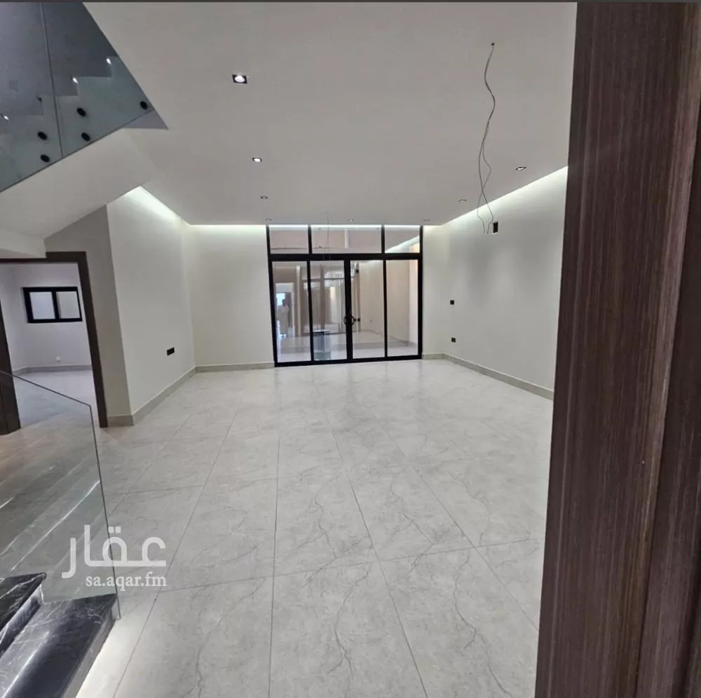 9 bedroom villa in At Tahliyah, Eastern Province 4