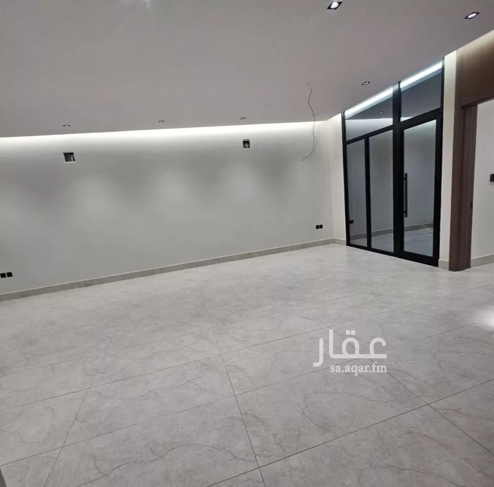 9 bedroom villa in At Tahliyah, Eastern Province 8