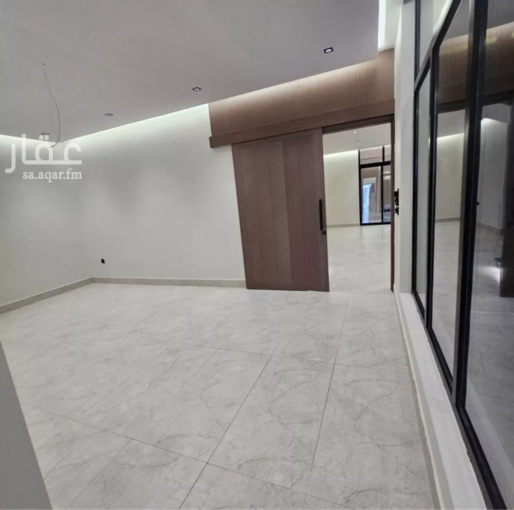 9 bedroom villa in At Tahliyah, Eastern Province 10