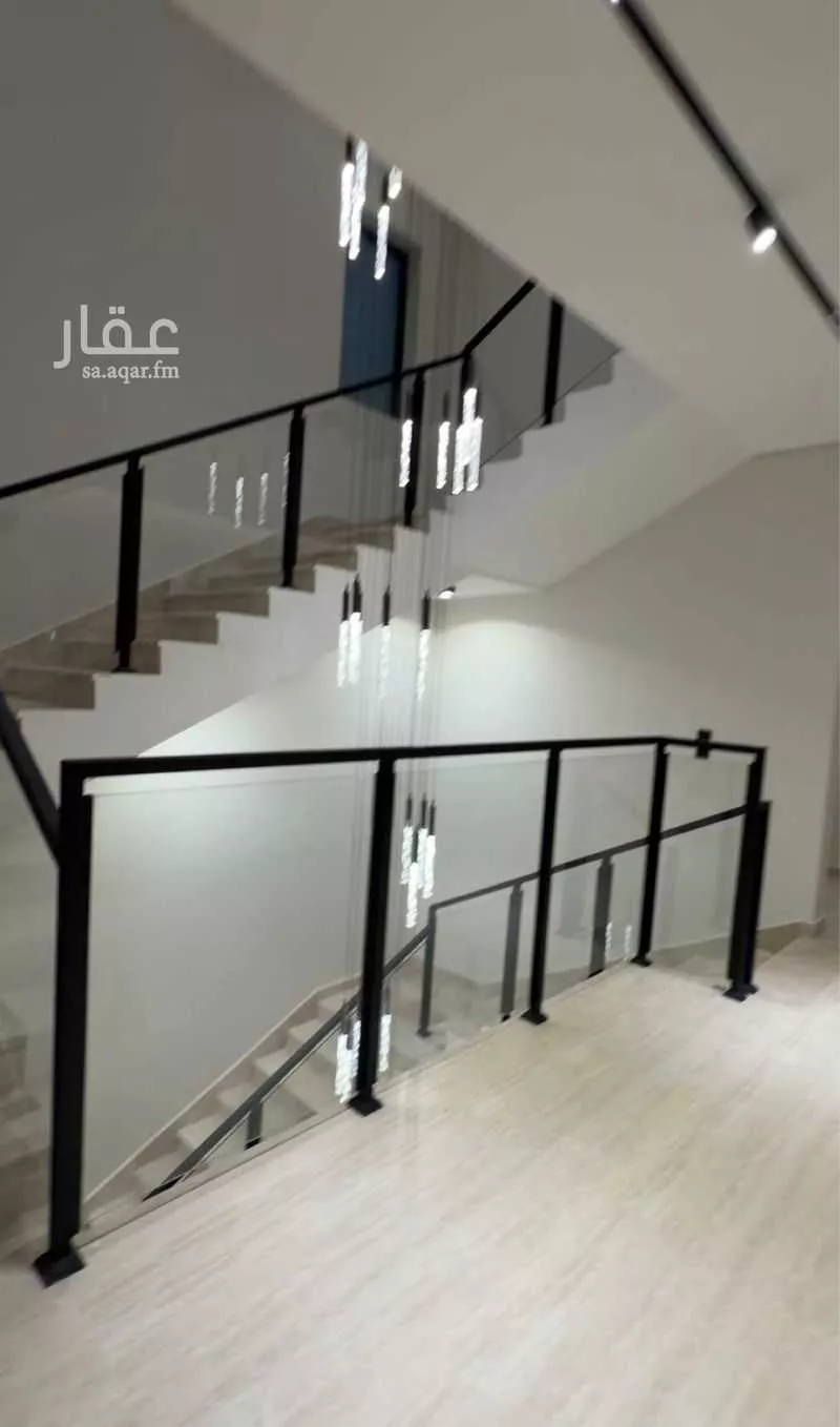 فيلا 6 غرف في الشراع 4