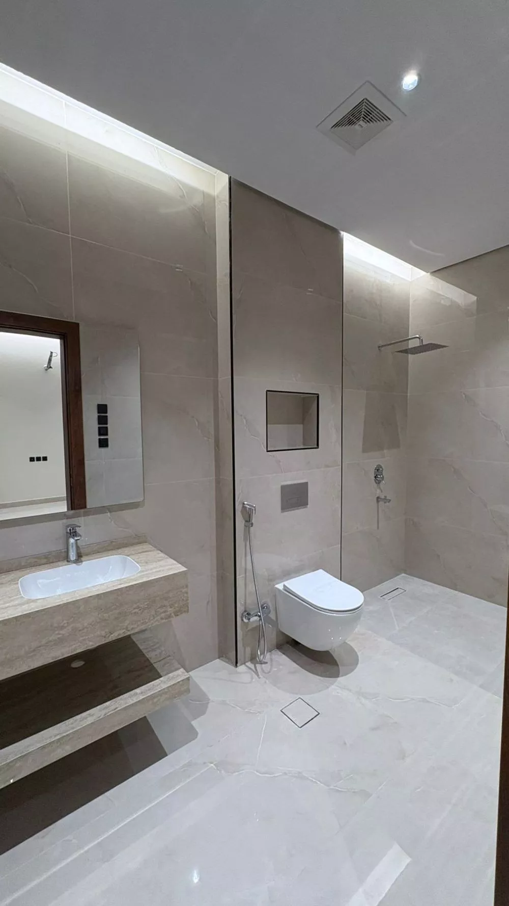 4 bedroom floor in Al Shafiyah 9