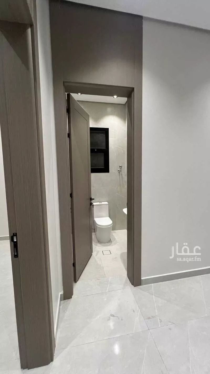 فيلا 8 غرف في ضاحية الملك فهد 14