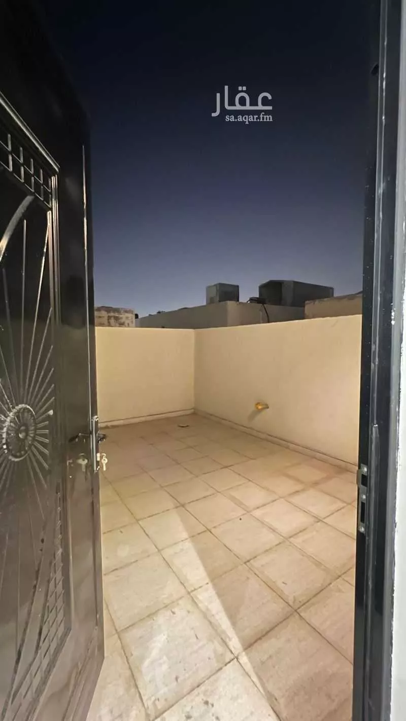 فيلا 8 غرف في ضاحية الملك فهد 5