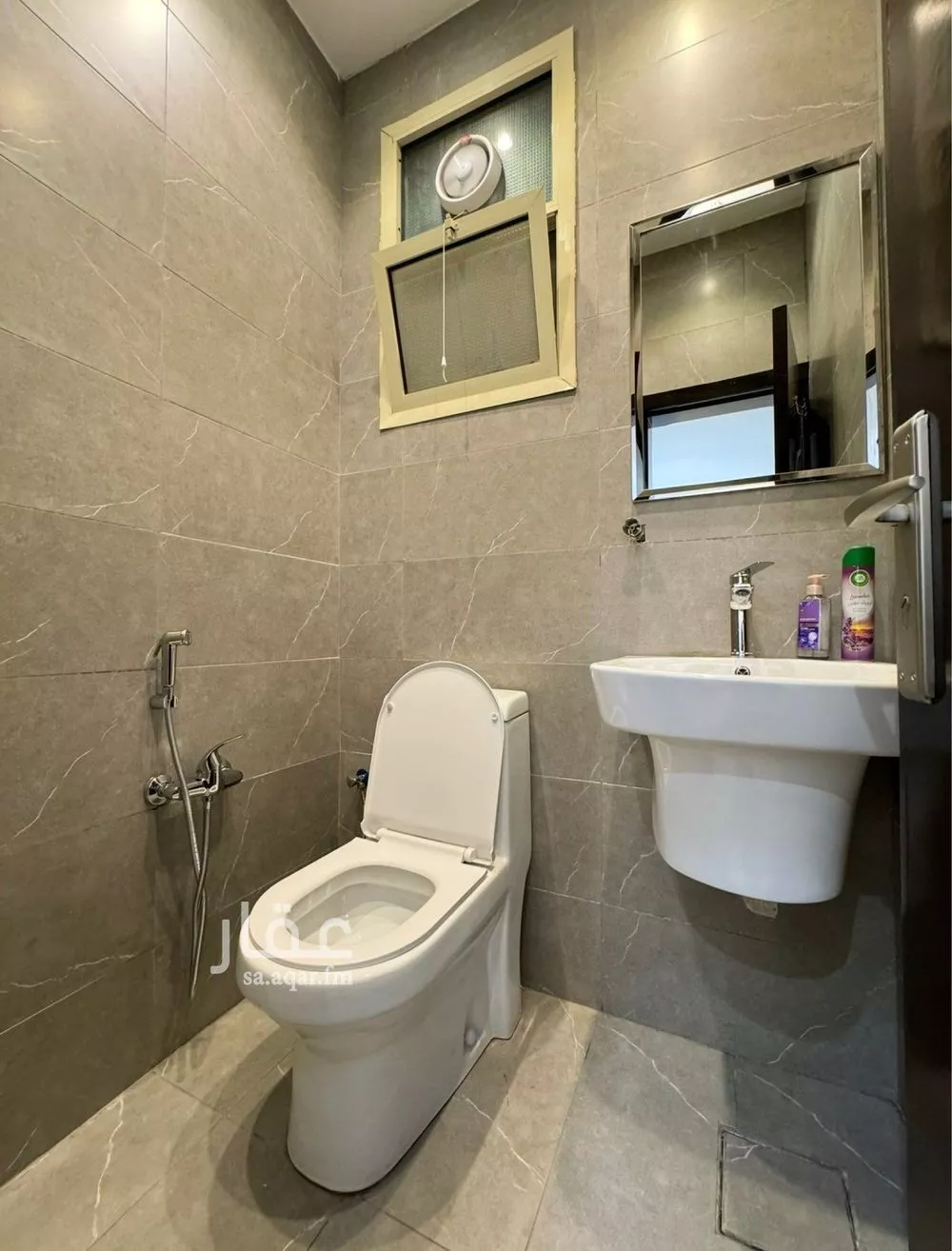 200 sqm office in Al Sahafah 14