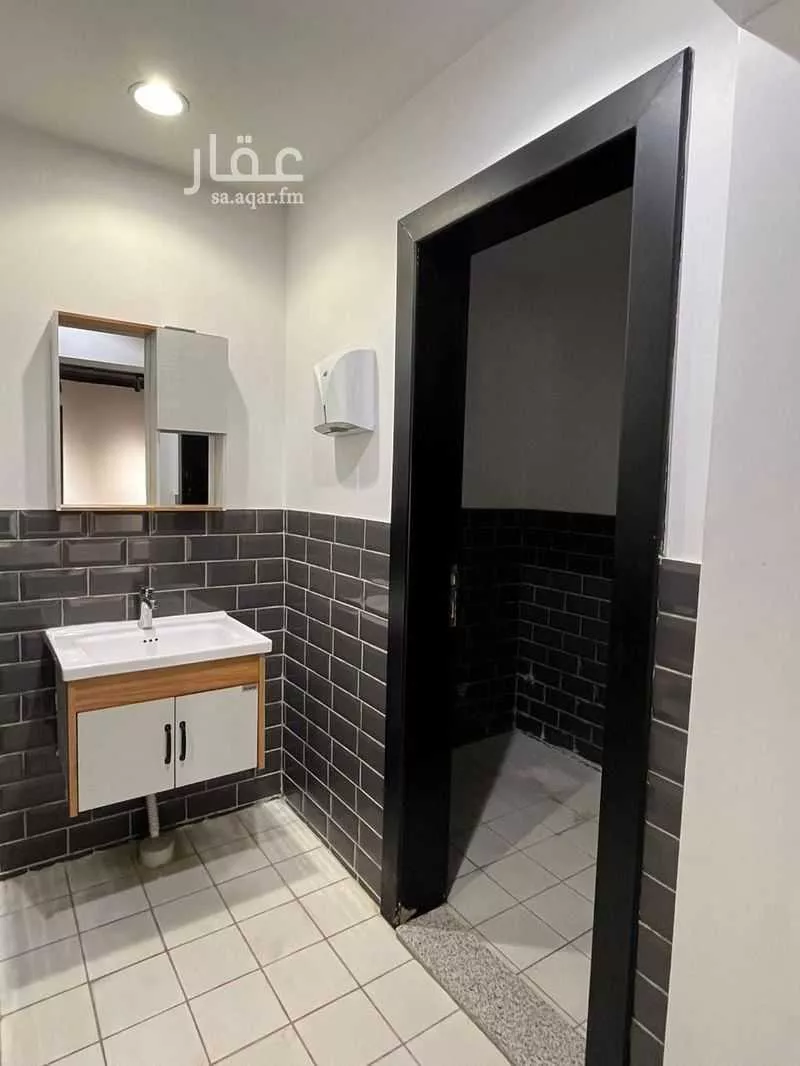 3304 sqm office in Al Rabie 5