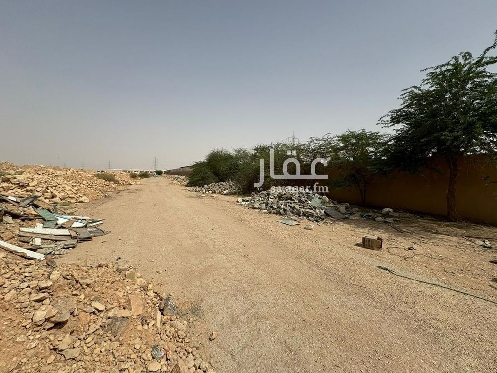 land in Okaz, Riyadh 8