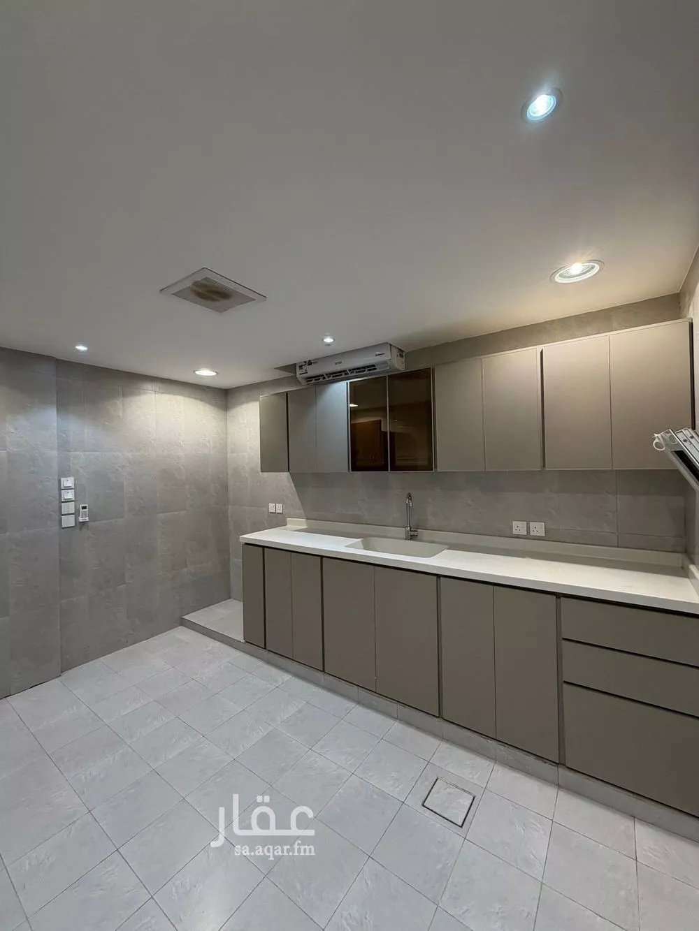 2 bedroom floor in Al Malqa 11