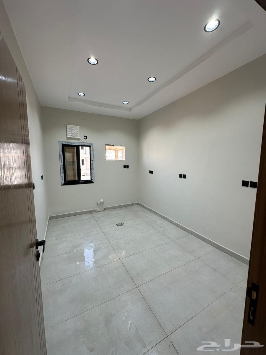 3 bedroom apartment in Al Bashaer 6