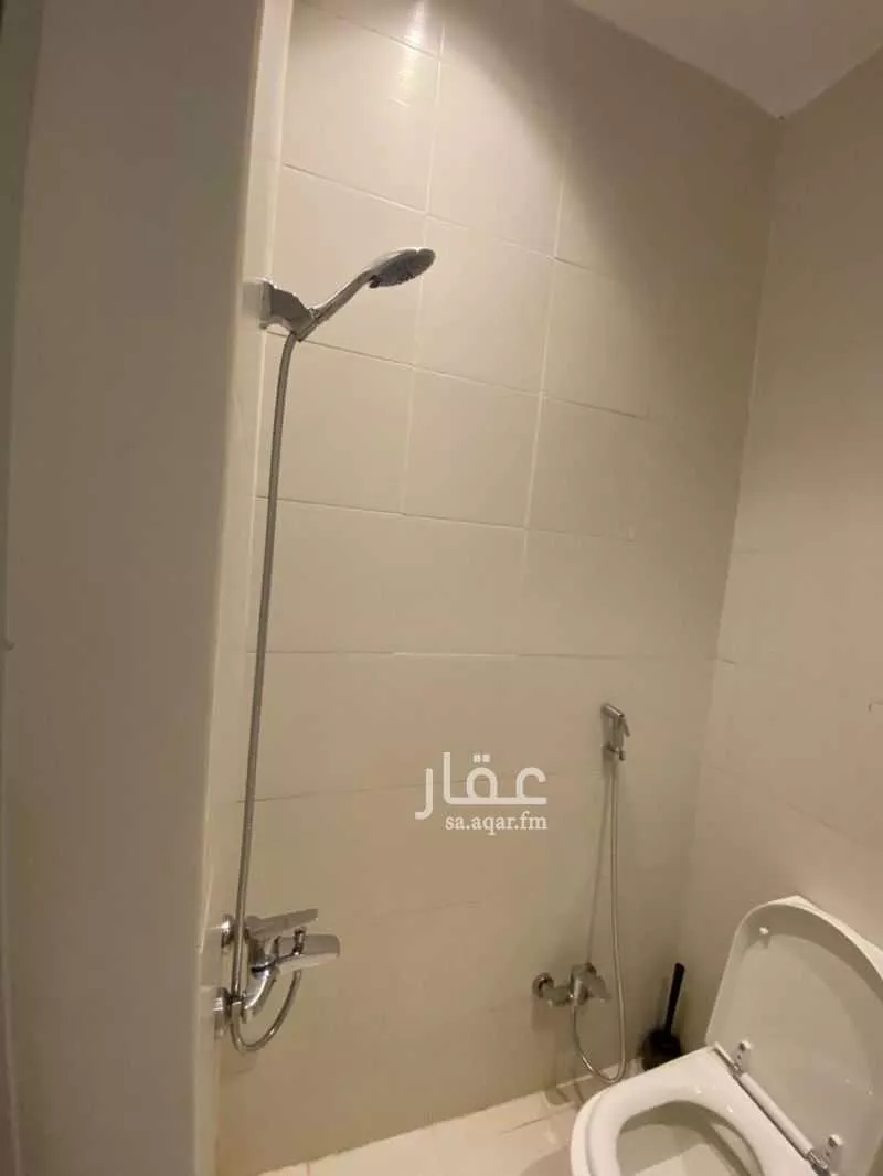 فيلا 6 غرف في العارض 10