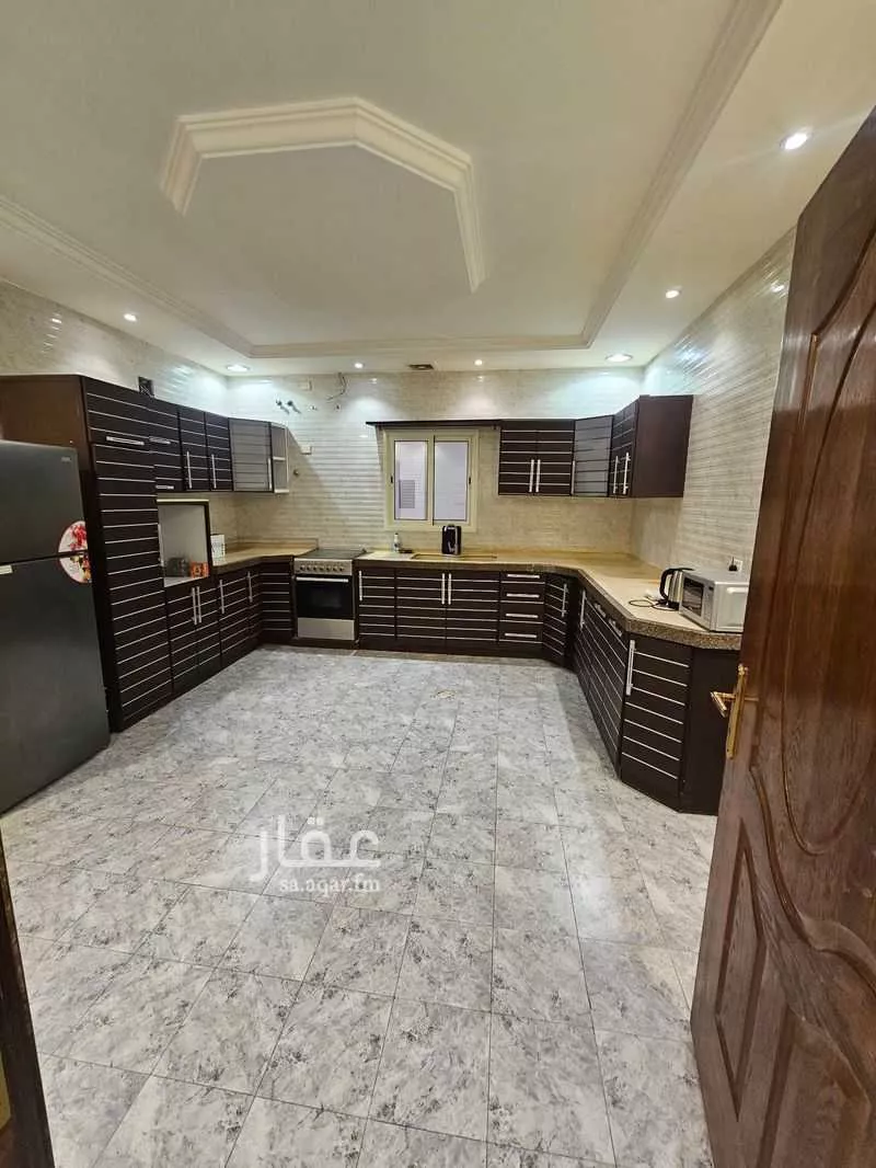 4 bedroom apartment in Ash Shulah 3