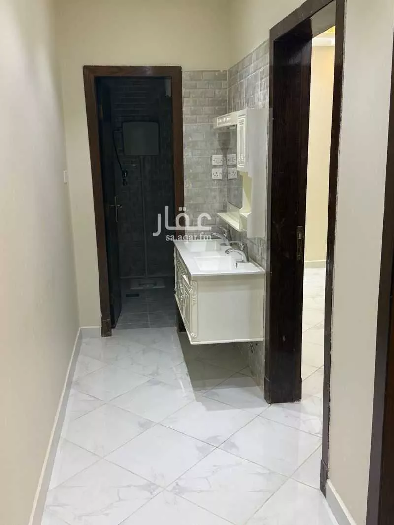 4 bedroom floor in Dhahrat Laban 5