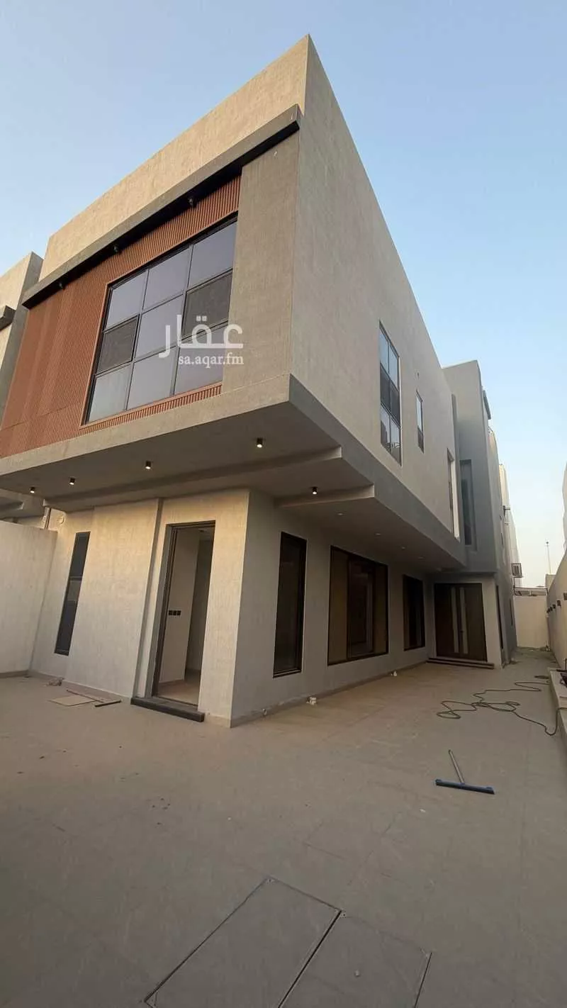 4 bedroom villa in East Beach 8