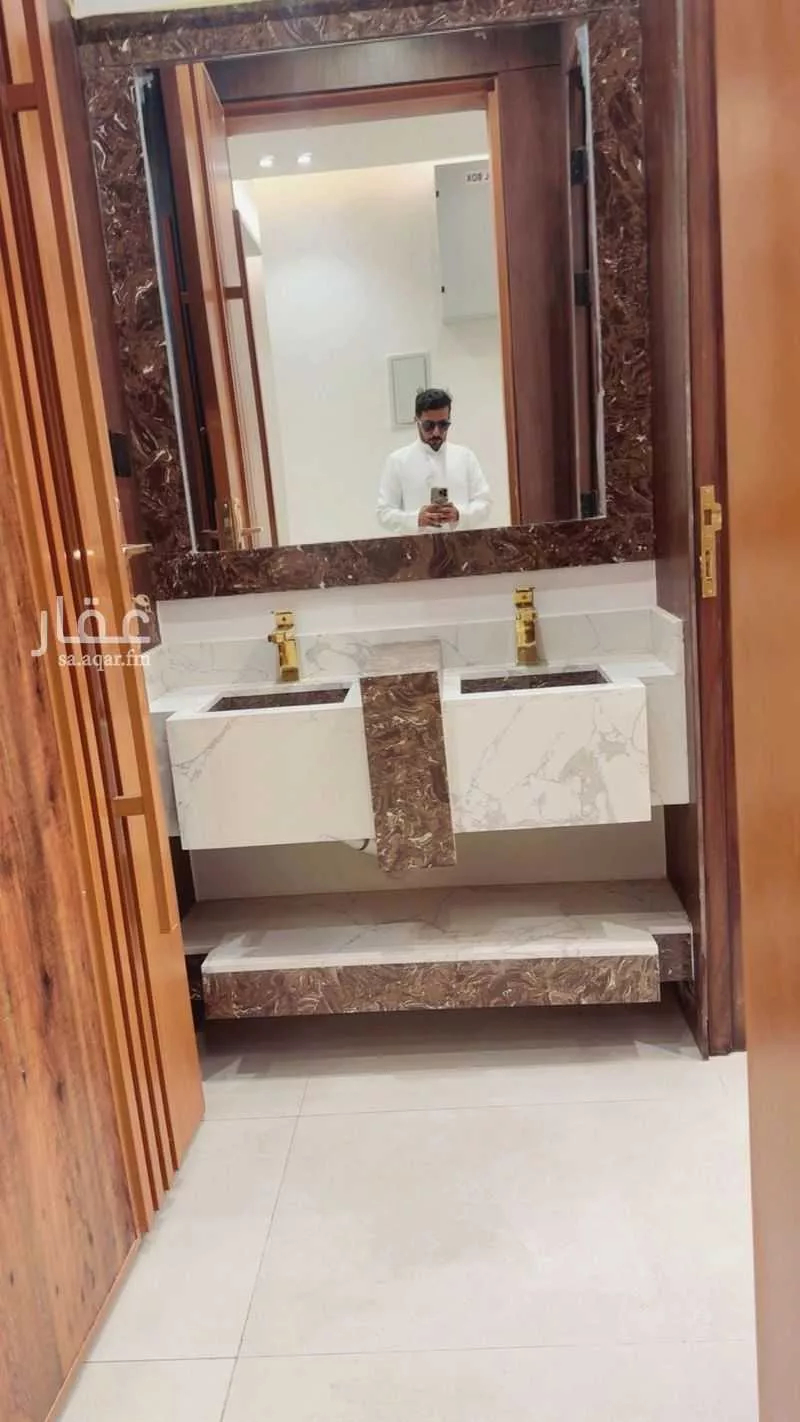 4 bedroom floor in Dhahrat Namar 11