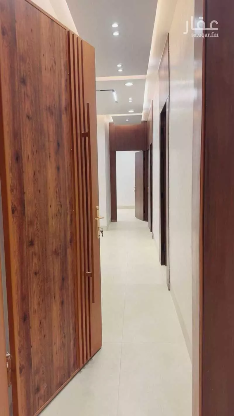 4 bedroom floor in Dhahrat Namar 9