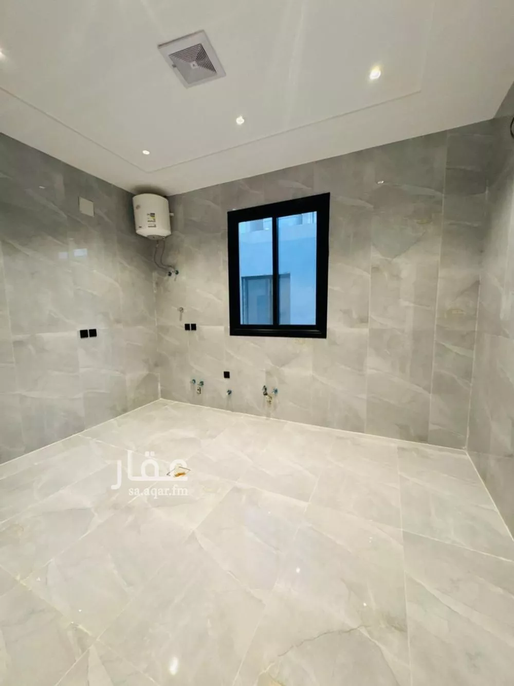 3 bedroom floor in Al Janadriyah 6