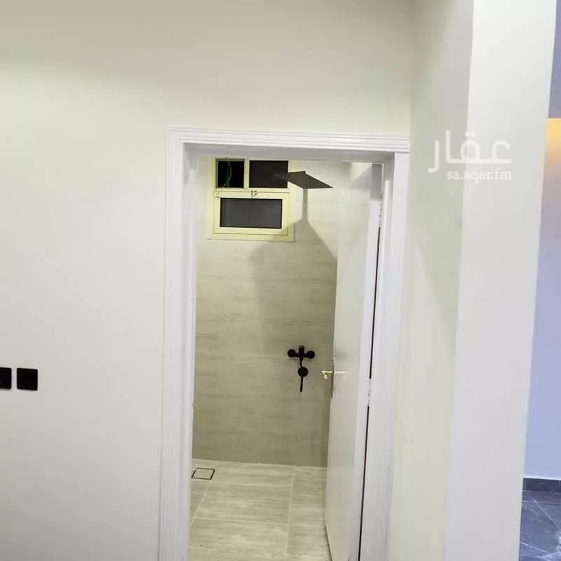 عمارة 1487 م² في العريجاء الغربية 12