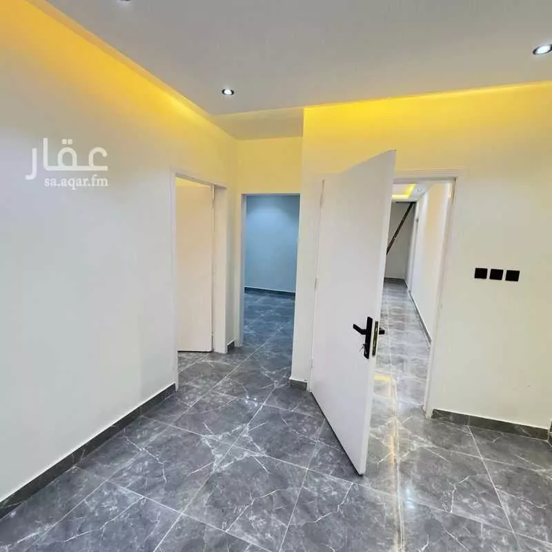 عمارة 1487 م² في العريجاء الغربية 18
