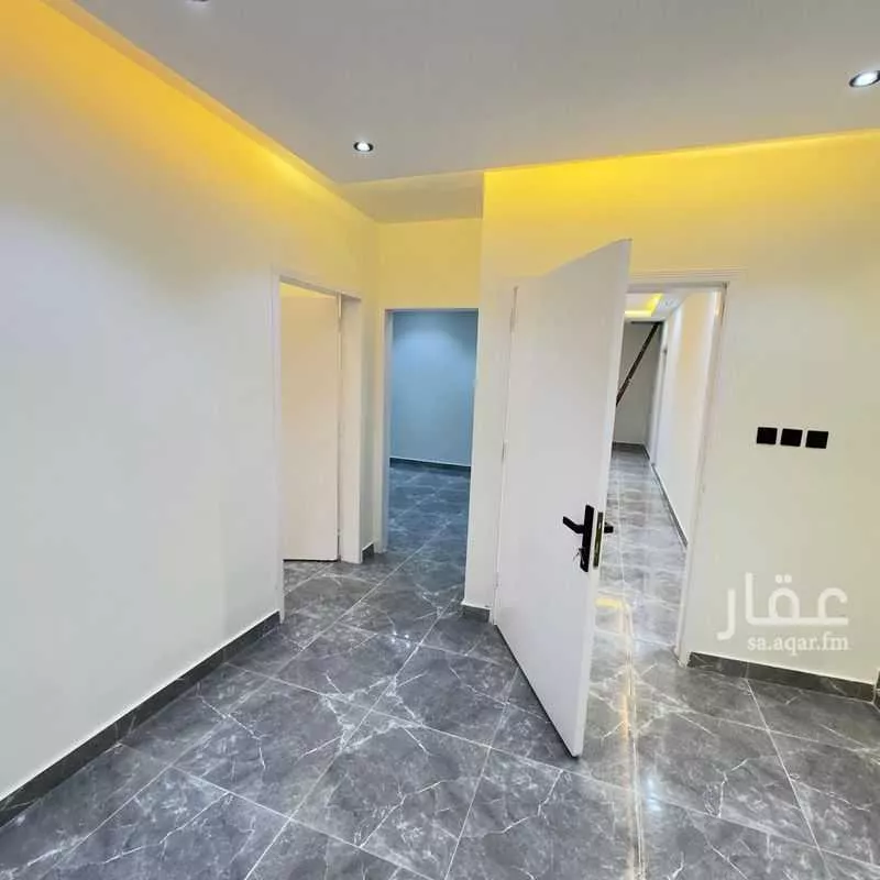 عمارة 1487 م² في العريجاء الغربية 3