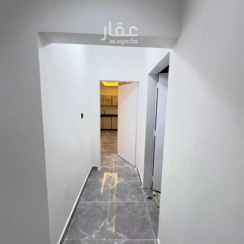 عمارة 1487 م² في العريجاء الغربية 5