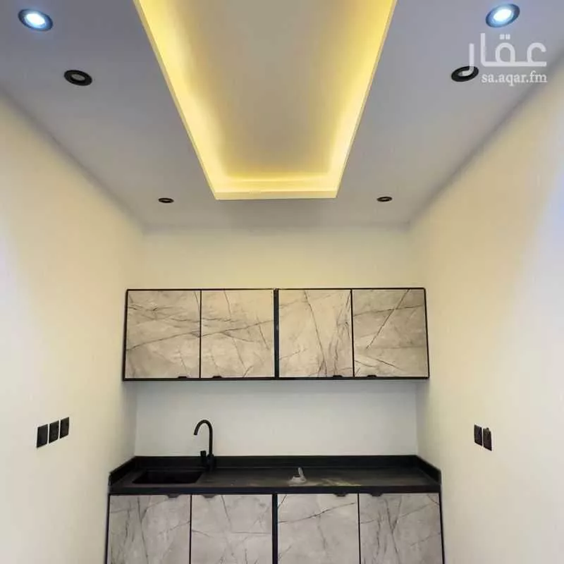 عمارة 1487 م² في العريجاء الغربية 7