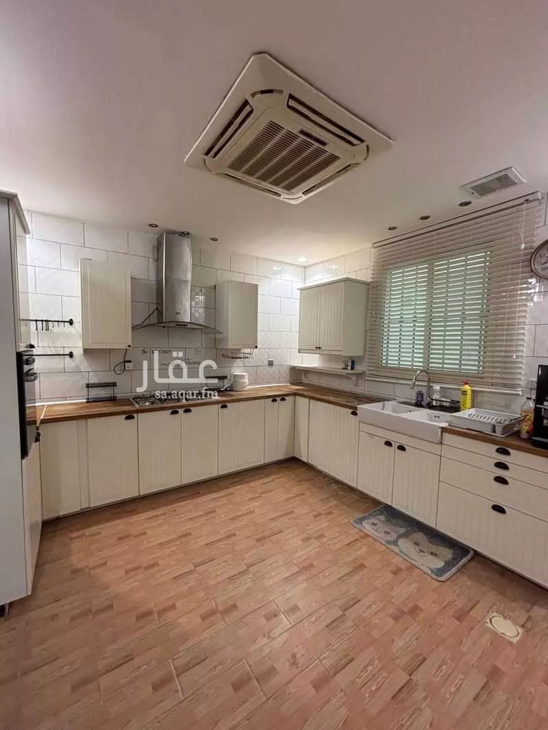 7 bedroom villa in Al Yarmouk 10